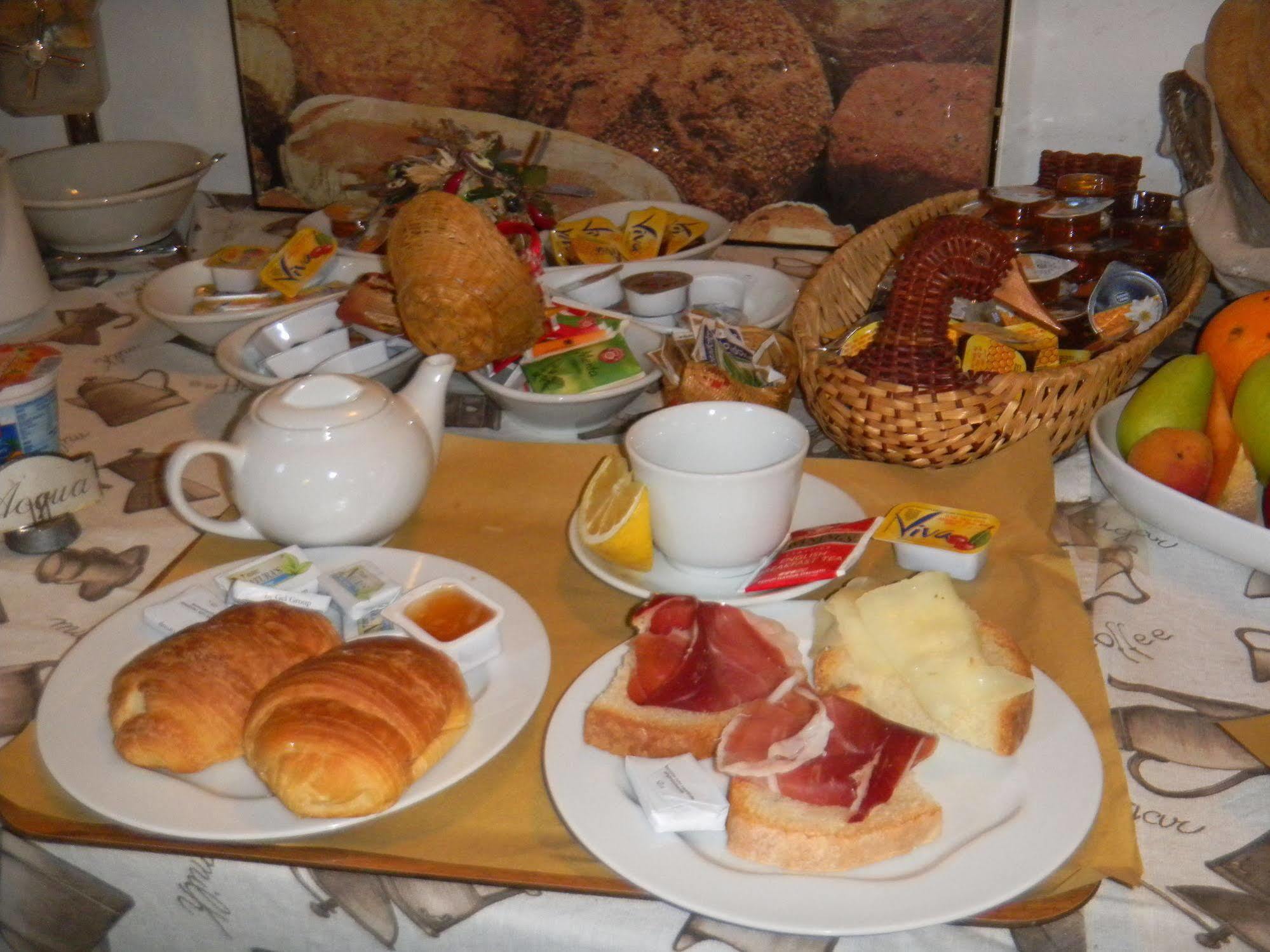 Albergo Ristorante Da Vestro มอนติเชียโน ภายนอก รูปภาพ