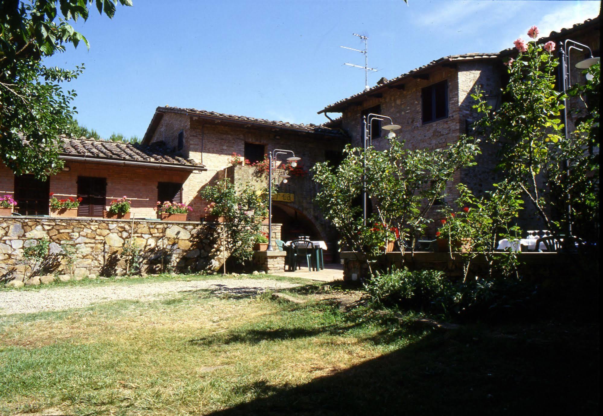 Albergo Ristorante Da Vestro มอนติเชียโน ภายนอก รูปภาพ